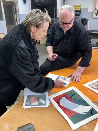 Camille Henrot und Mike Karstens in der Druckwerkstatt, 2021